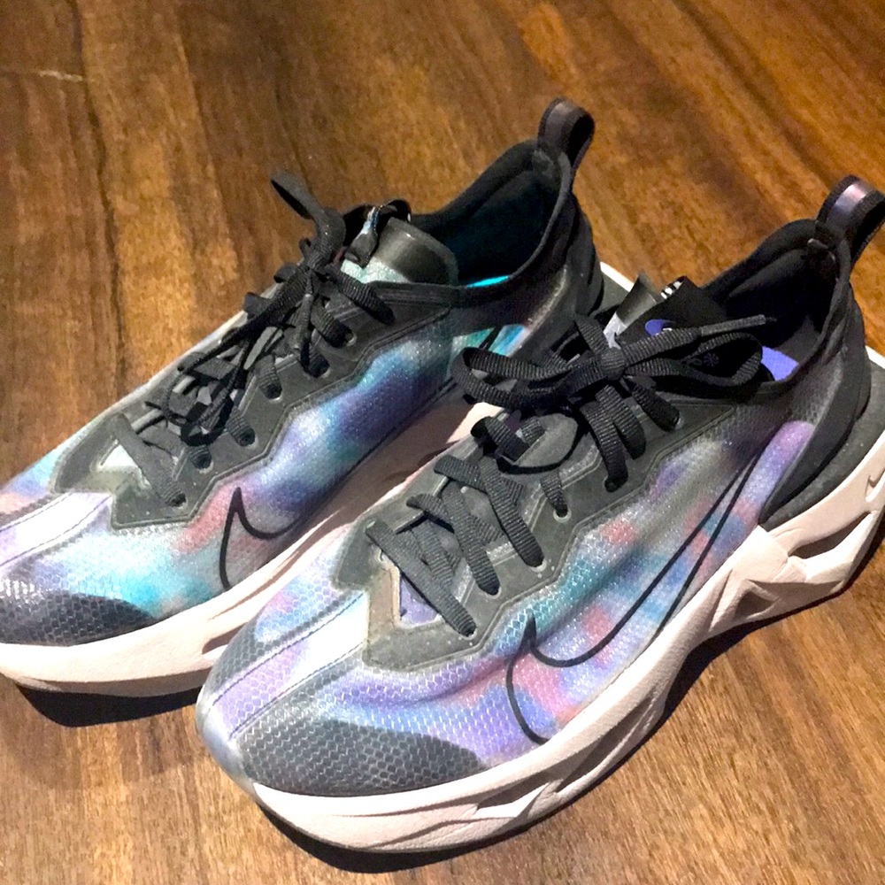 Nike tennis shoe